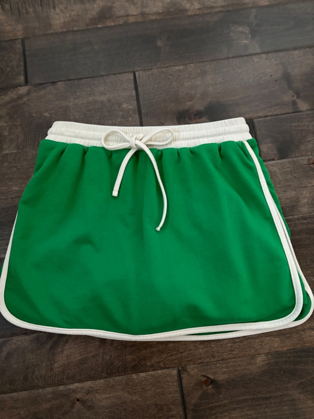 entro Green Mini Skirt with White Trim